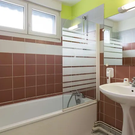 Enzo By Kyriad Direct * بونيوفيل